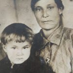 Ксения Григорьевна (Хлуднева) и сын Николай